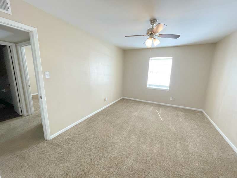 Chateau Apartments Image 11