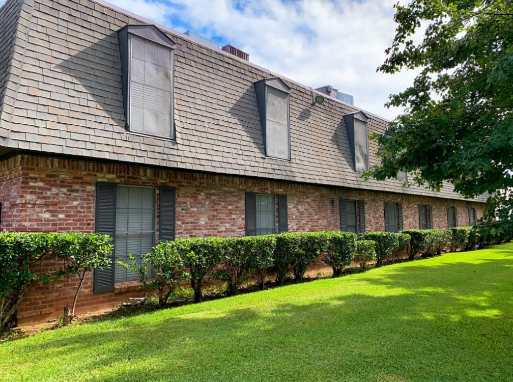 Chateau Apartments Image 18