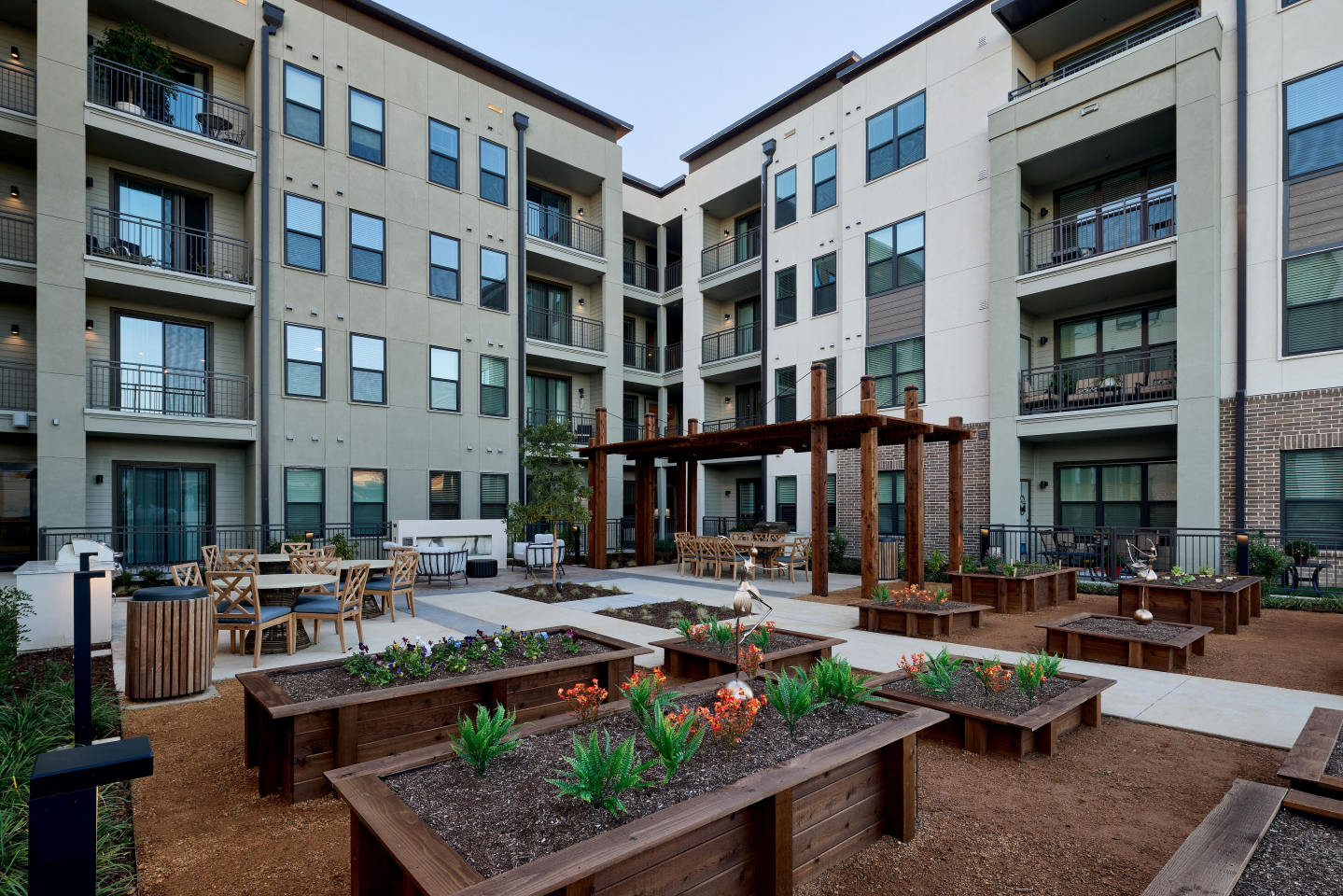 Avenida Carrollton Age 55+ Apartment Homes Image 5