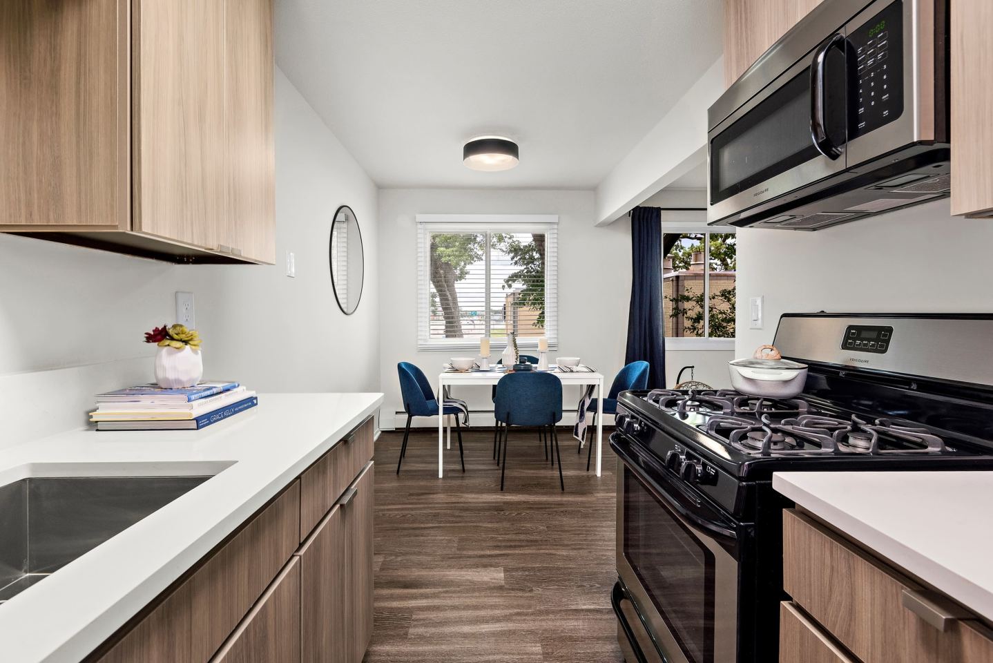 Concierge MN Apartments Image 1