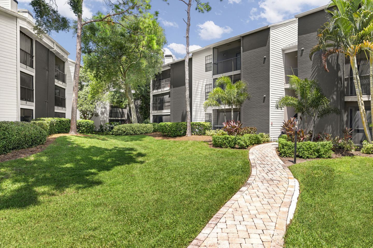 4800 Westshore Apartments Image 30