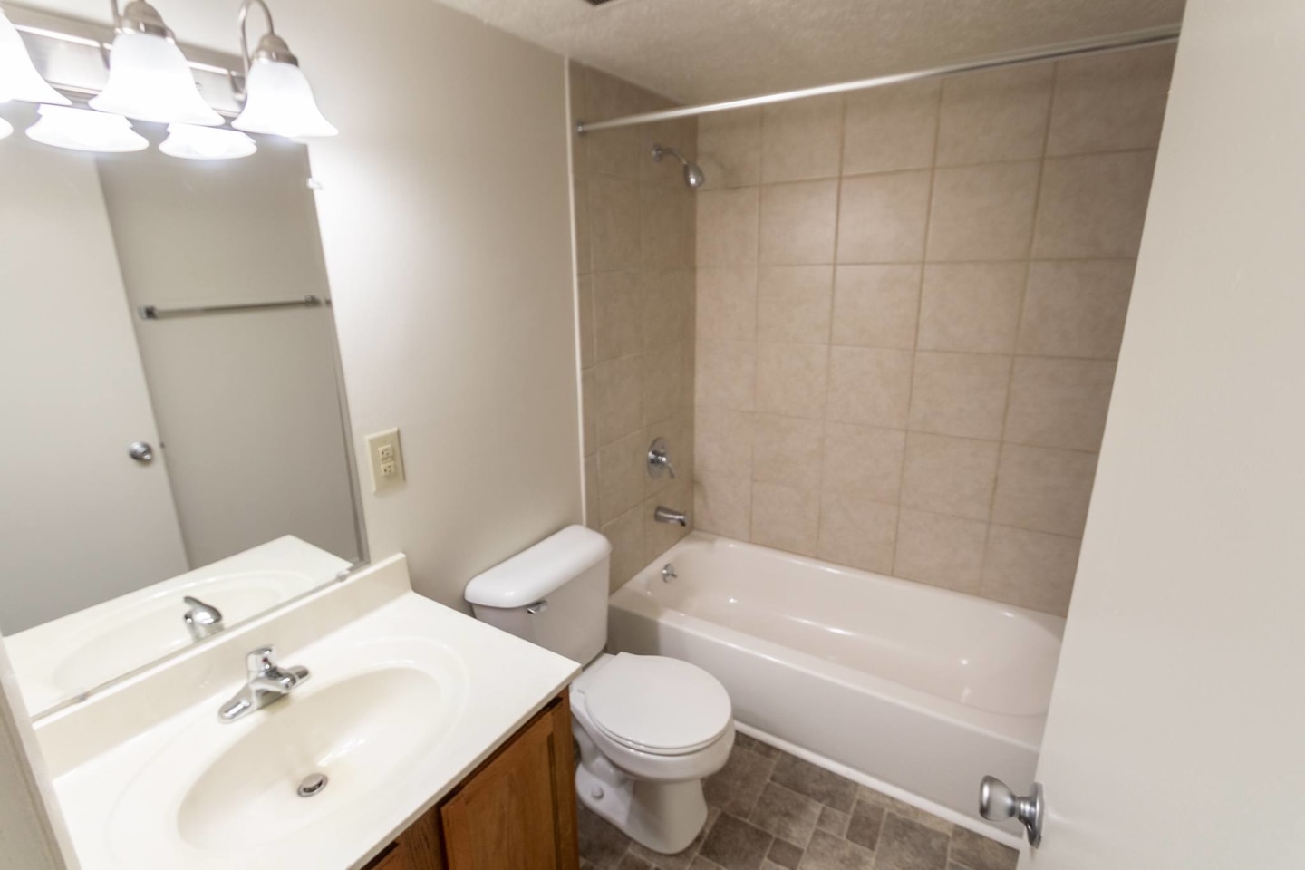 Blue Grass Manor Image 36