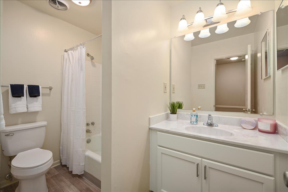 Oak Hill Townhomes Image 14