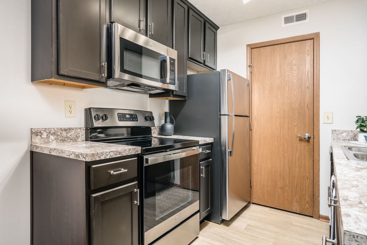 Summerview Apartments Image 32