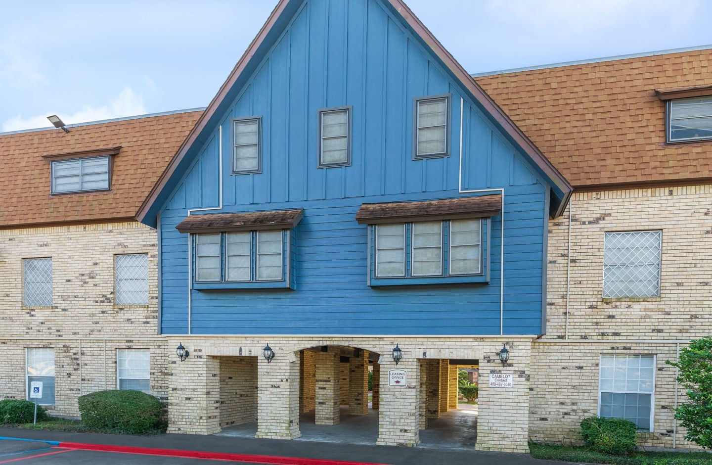 Camelot Apartments Image 2