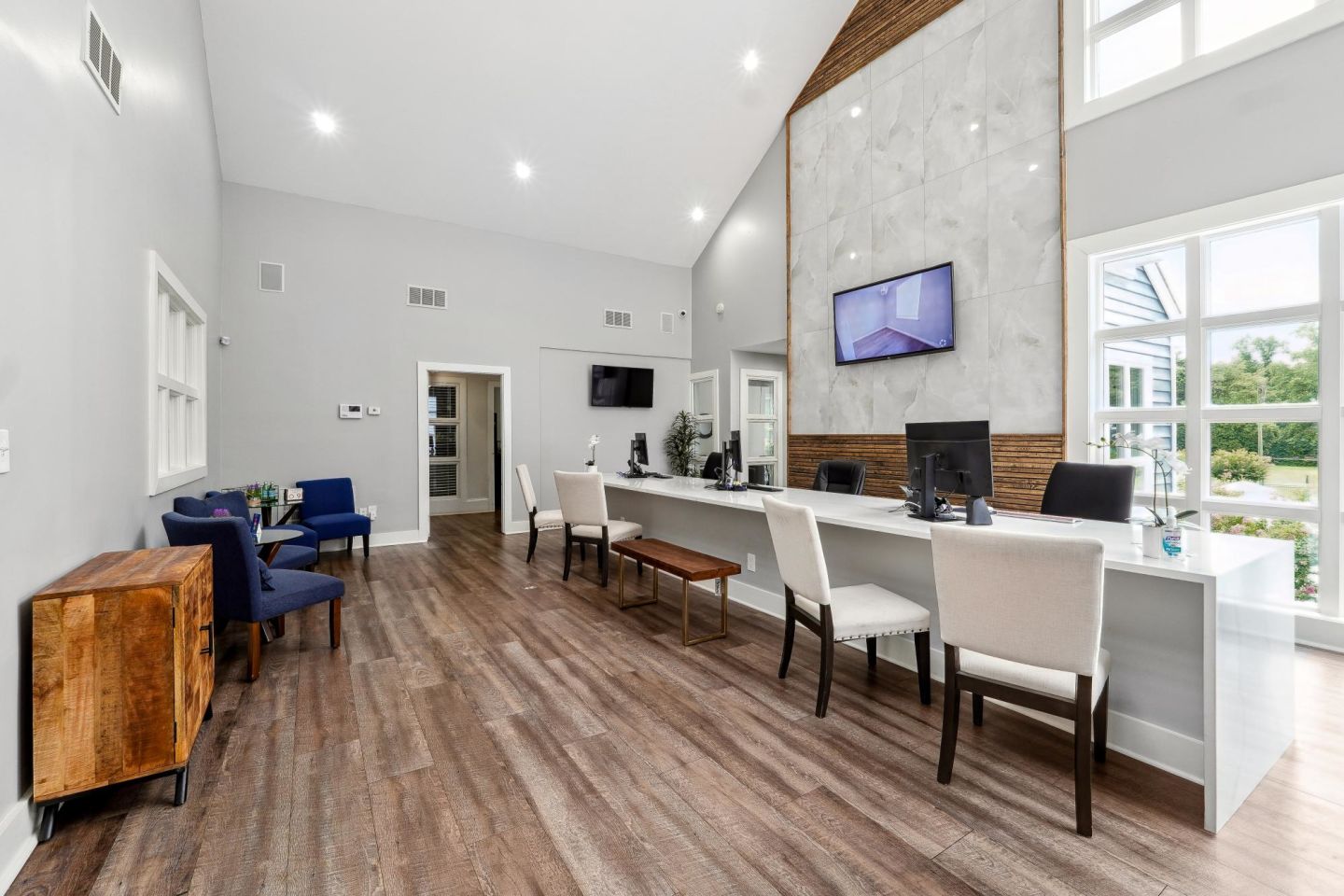 Avondale Village Image 12