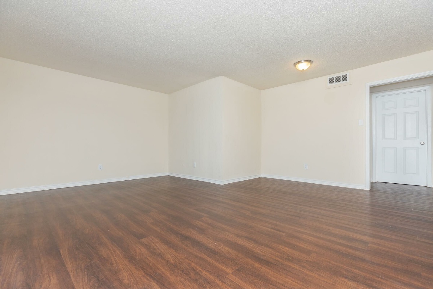 Camelot Apartments Image 5