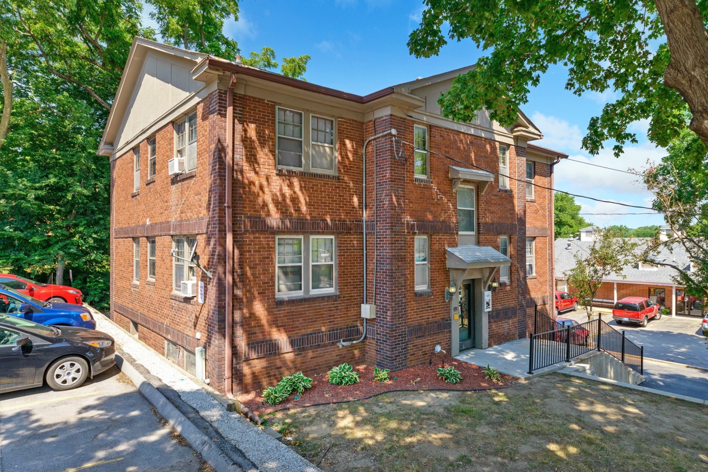 31st Street Apartments Image 8