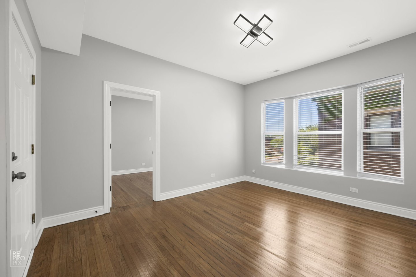 1030 E 47th St Image 12