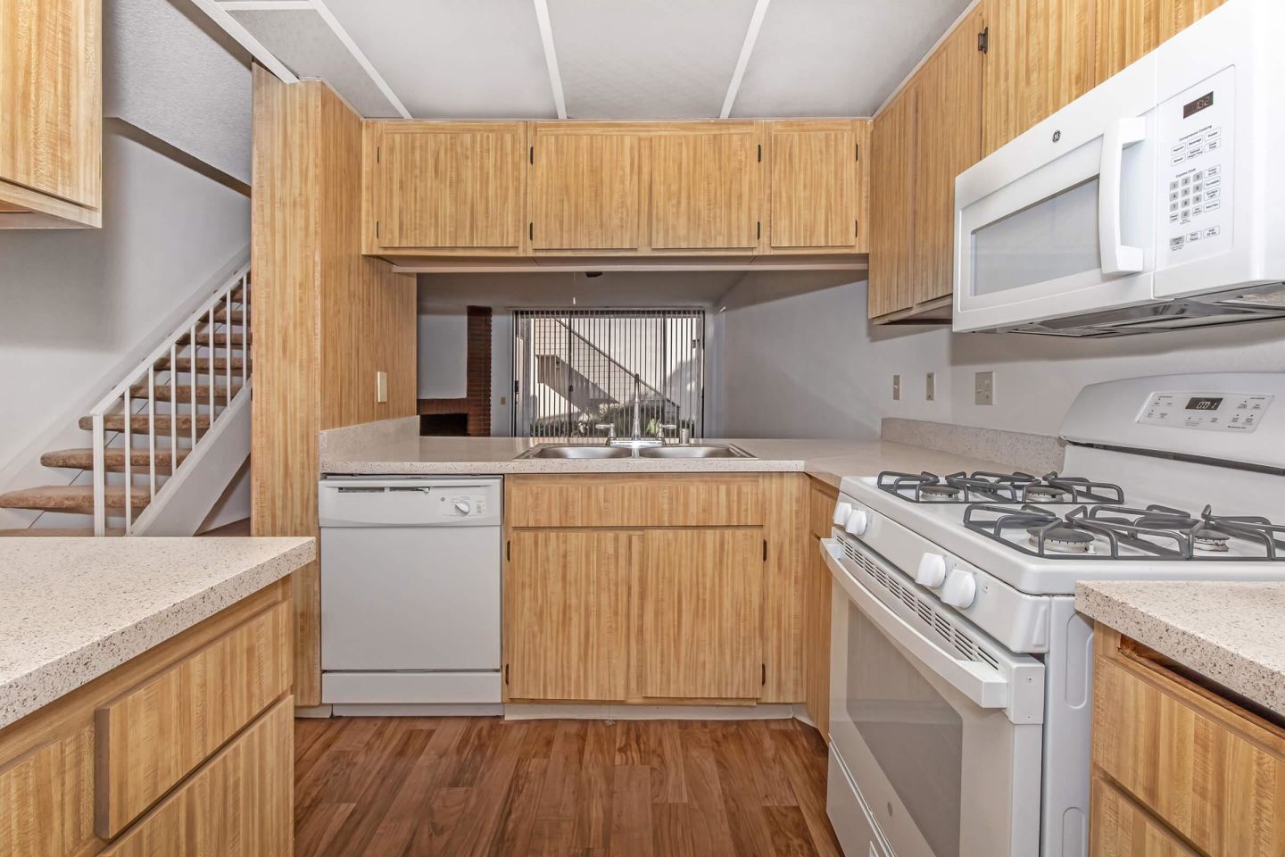 Huntington Lakes Apartments Image 21