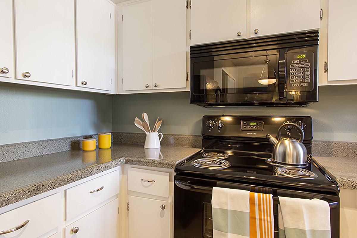 Coral Point Apartments Image 6
