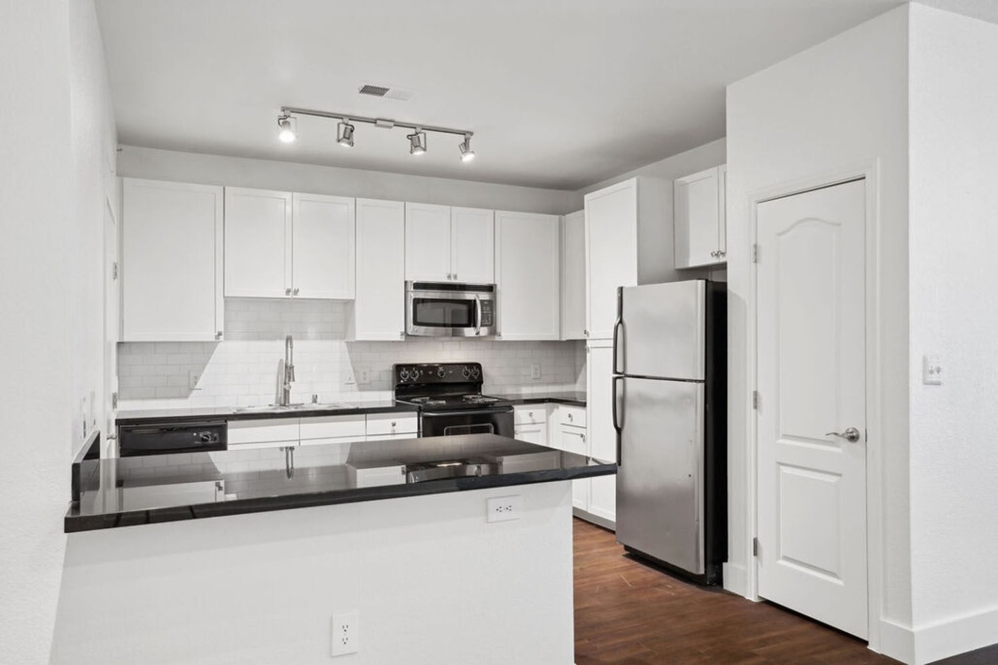 The Encore Apartments Image 23