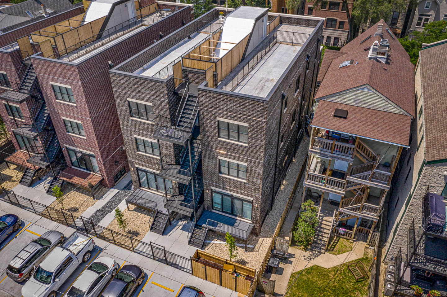 3347 N Kenmore Image 2