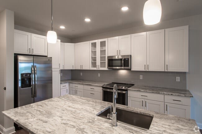 Woodmont Commons Apartments Image 1
