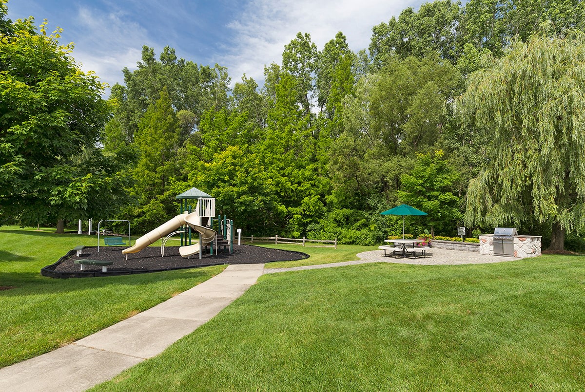 Village Green of Rochester Hills Image 1
