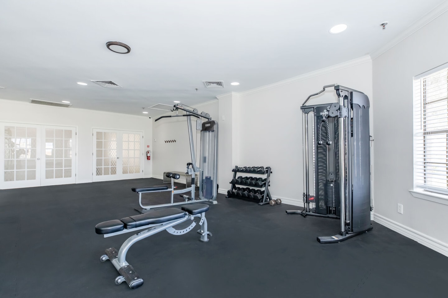Encino Luxury Apartments Image 16