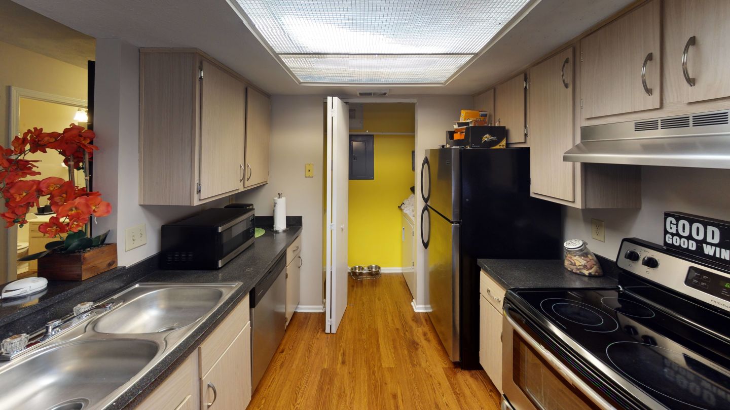 Brookstone Village Apartments Image 3