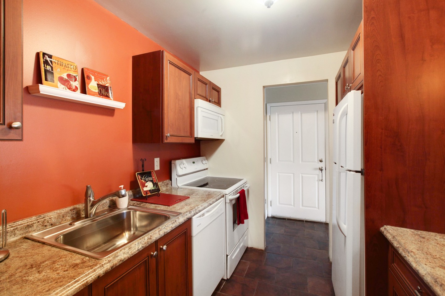 Saratoga Garden Apartments Image 6