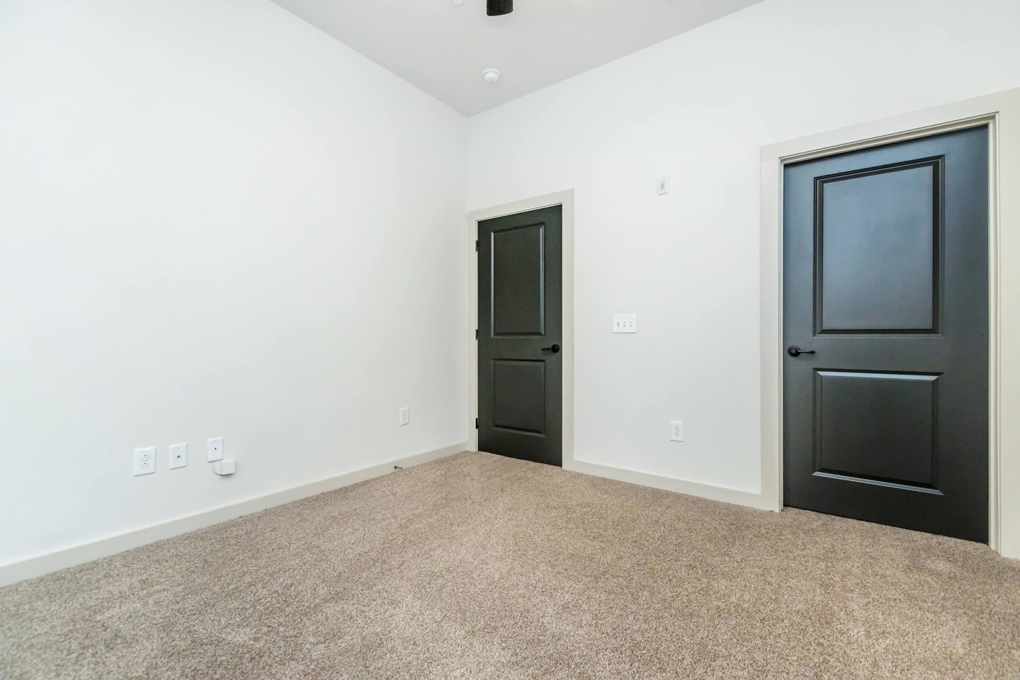 1810 Belcourt Image 18