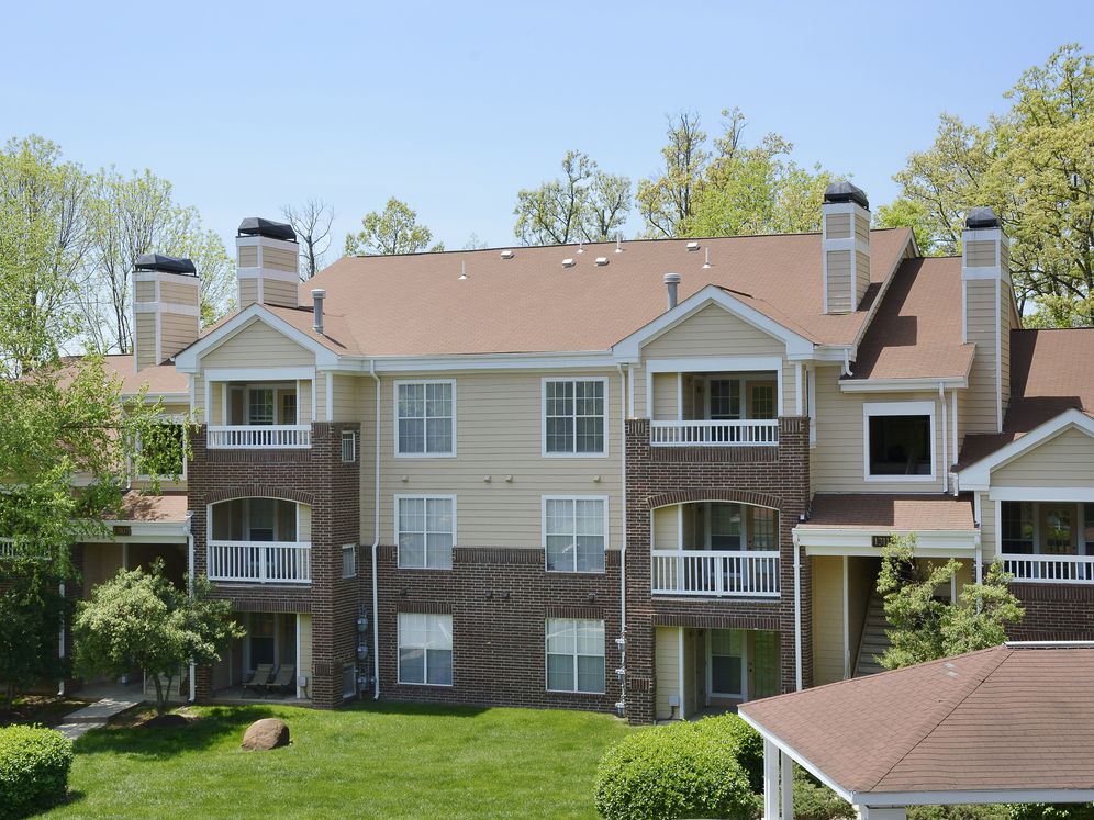 eaves Fair Lakes Image 38