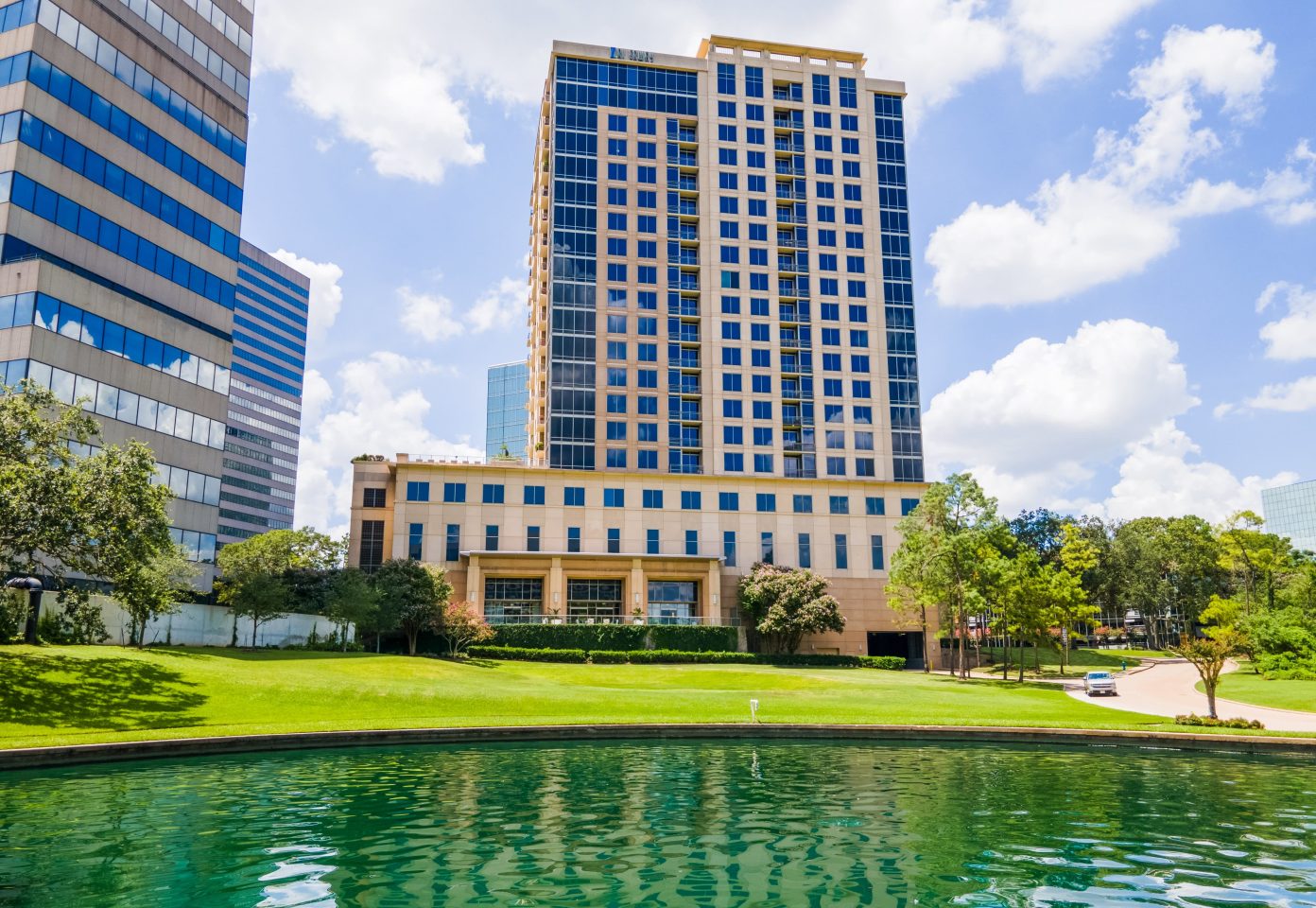 7 Riverway Image 14