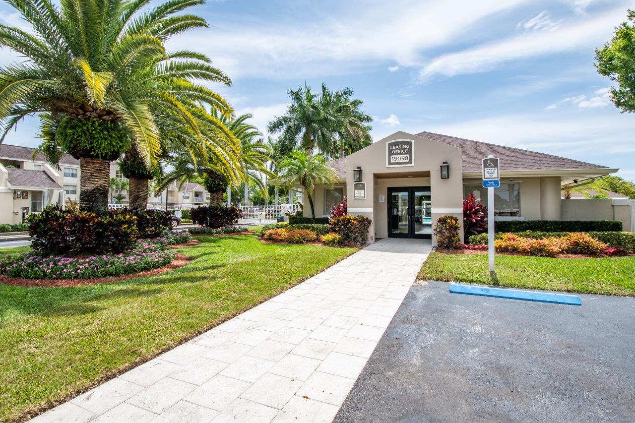 Legacy Palm Gardens Image 7