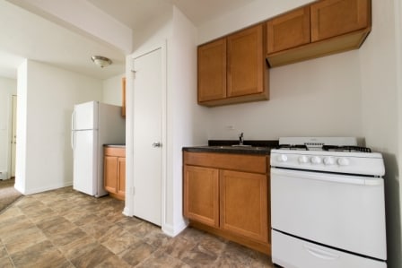 8308 S Ingleside Avenue Apartments Image 5