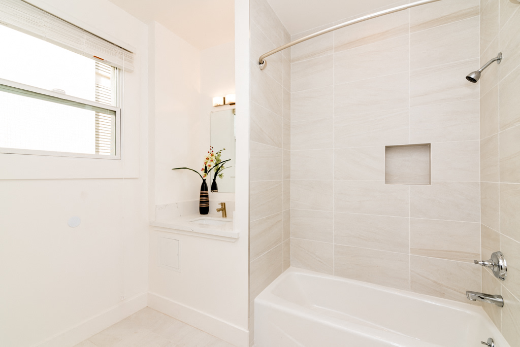324 Larkin Image 13