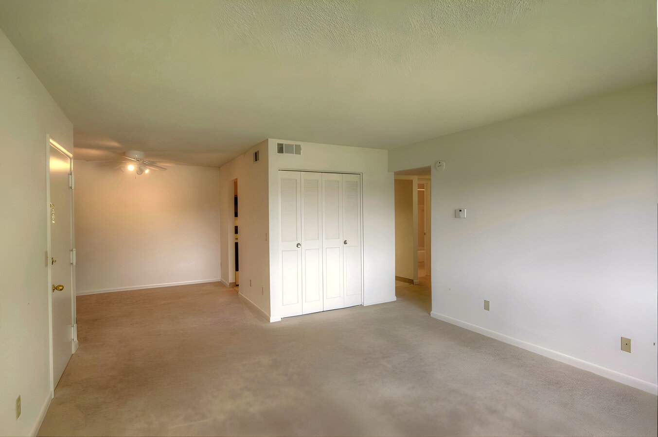 French Court Apartments Image 10