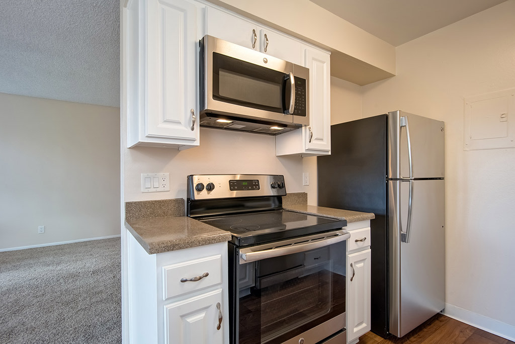 St. Charles Oaks Apartments Image 24