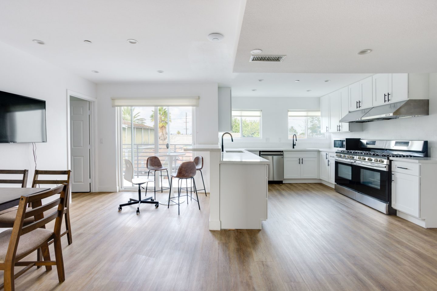 1620 W 35th Place - Co-Living Image 3