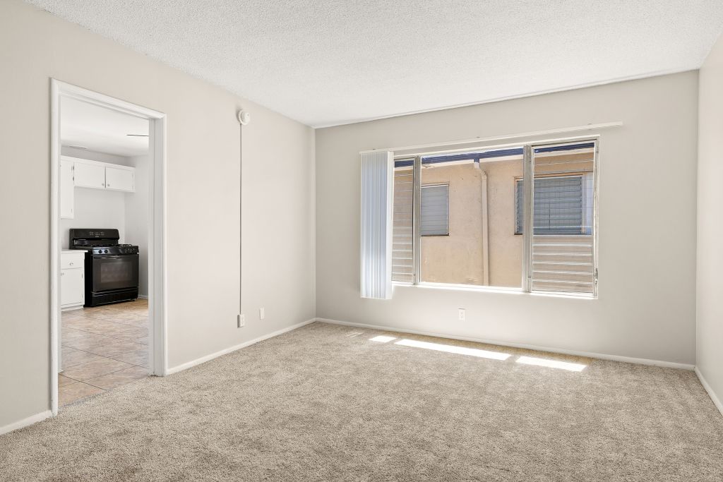 Roxanne Apartments Image 16