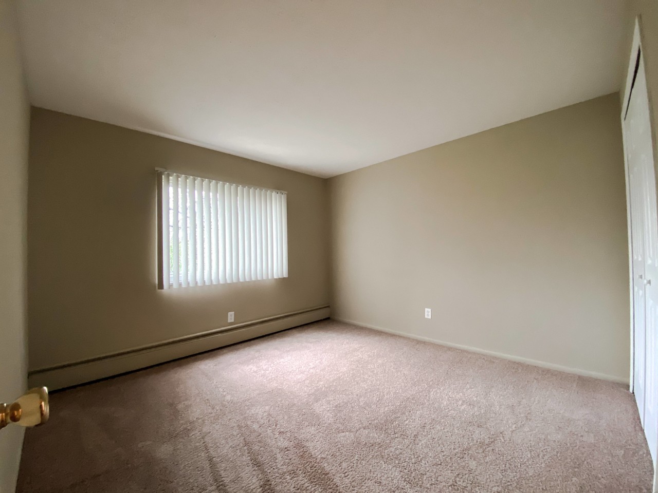 Holland Gardens Apartments Image 23