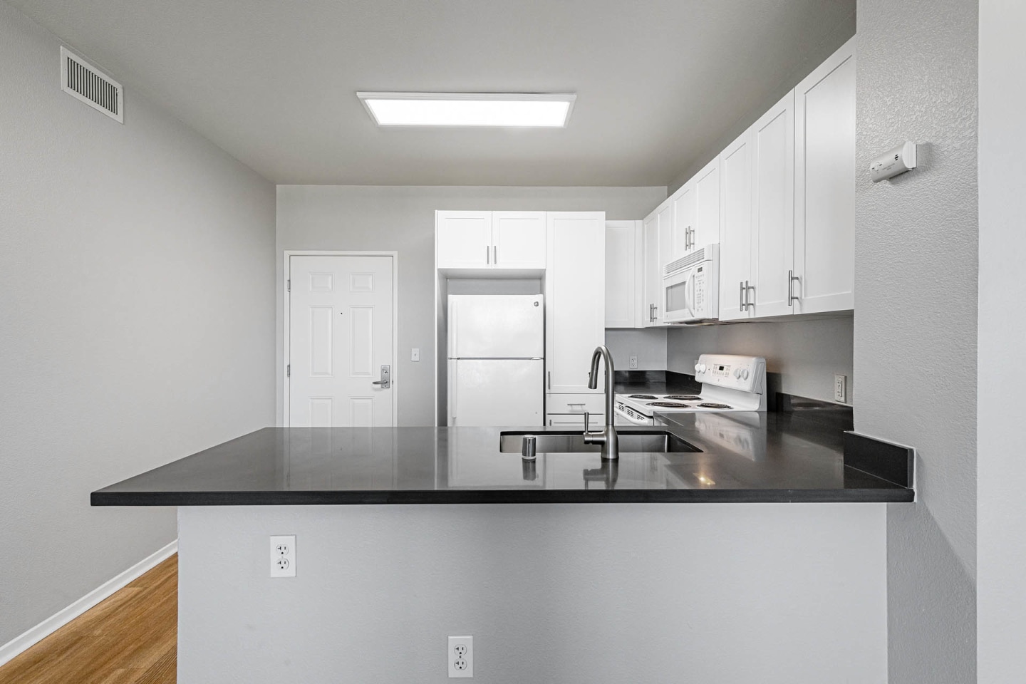 K Street Flats - Student Housing Image 3