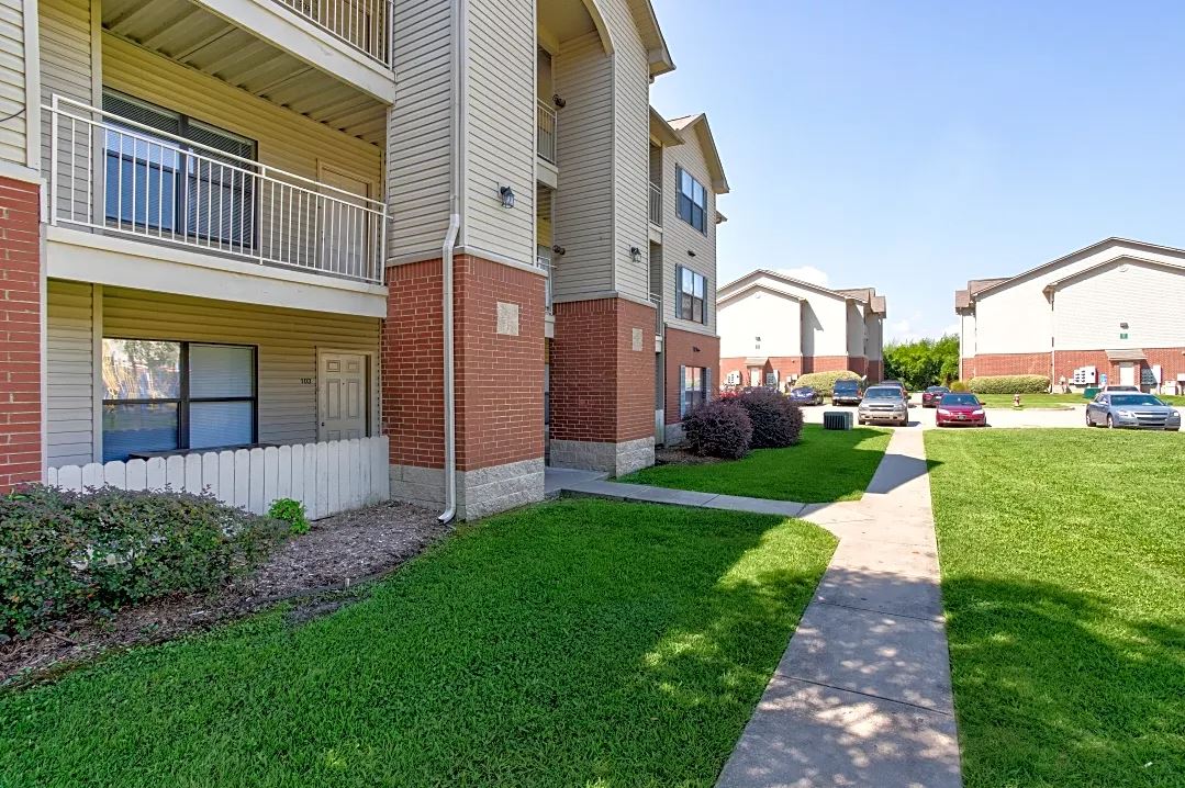Fairfax Crossing Apartments Image 2