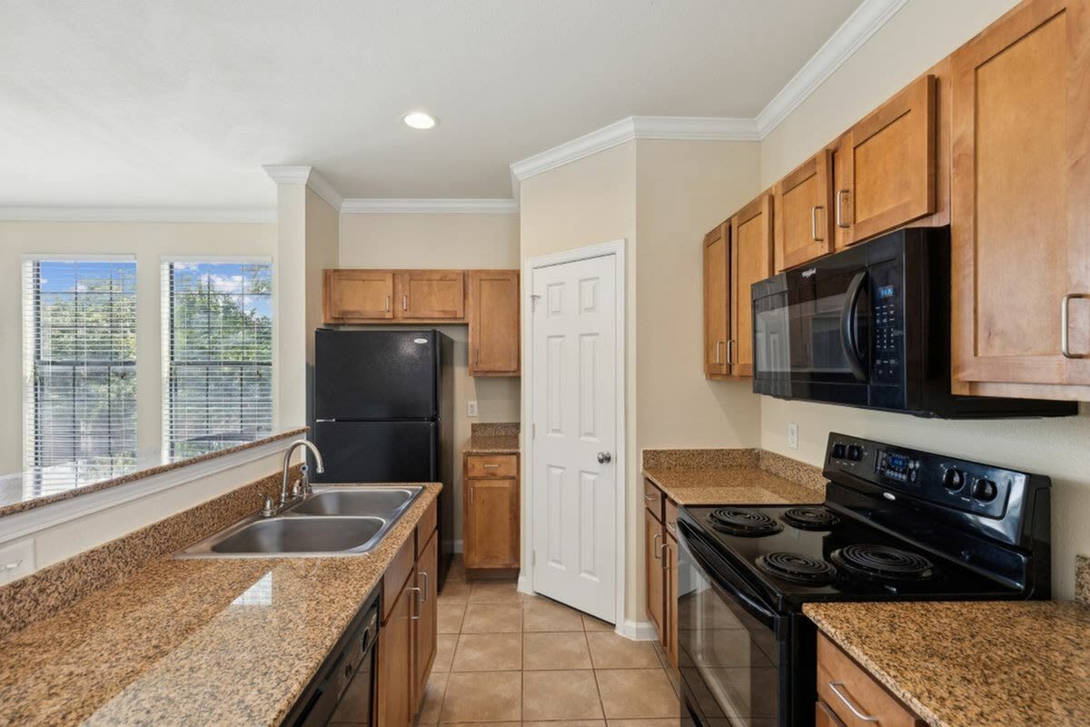 Enclave on Golden Triangle Apartments Image 20