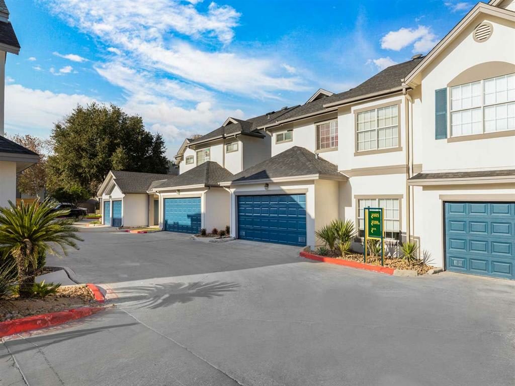 Castle Hills Townhomes Image 35