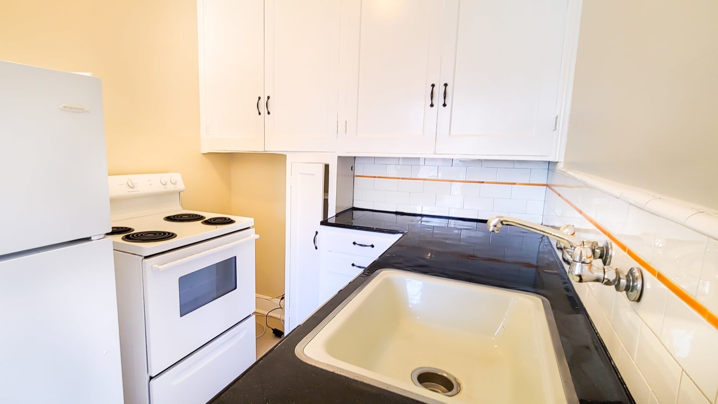 Capri Apartments Image 7