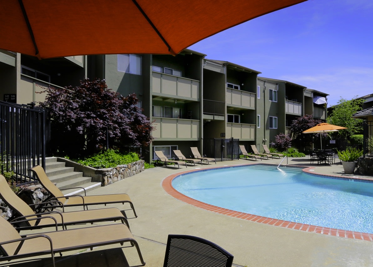 Town House Plaza Image 9
