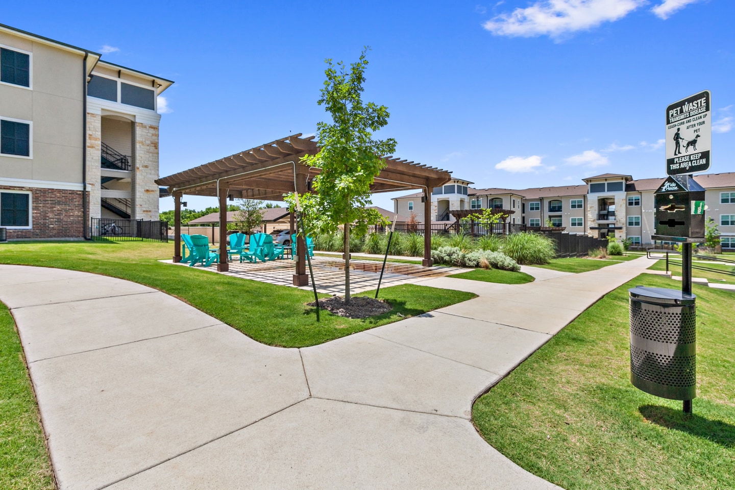 Sadler House Luxury Apartment Homes Image 7