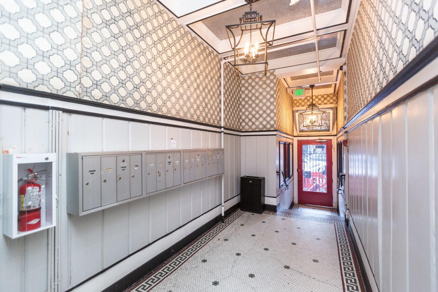 1424 Polk Image 18