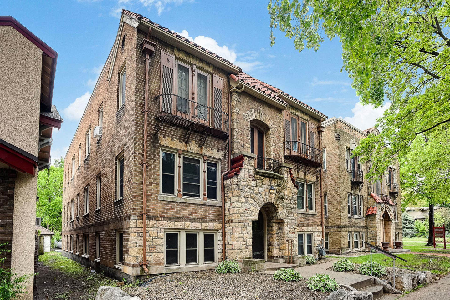 2884 Irving Avenue S Image 1