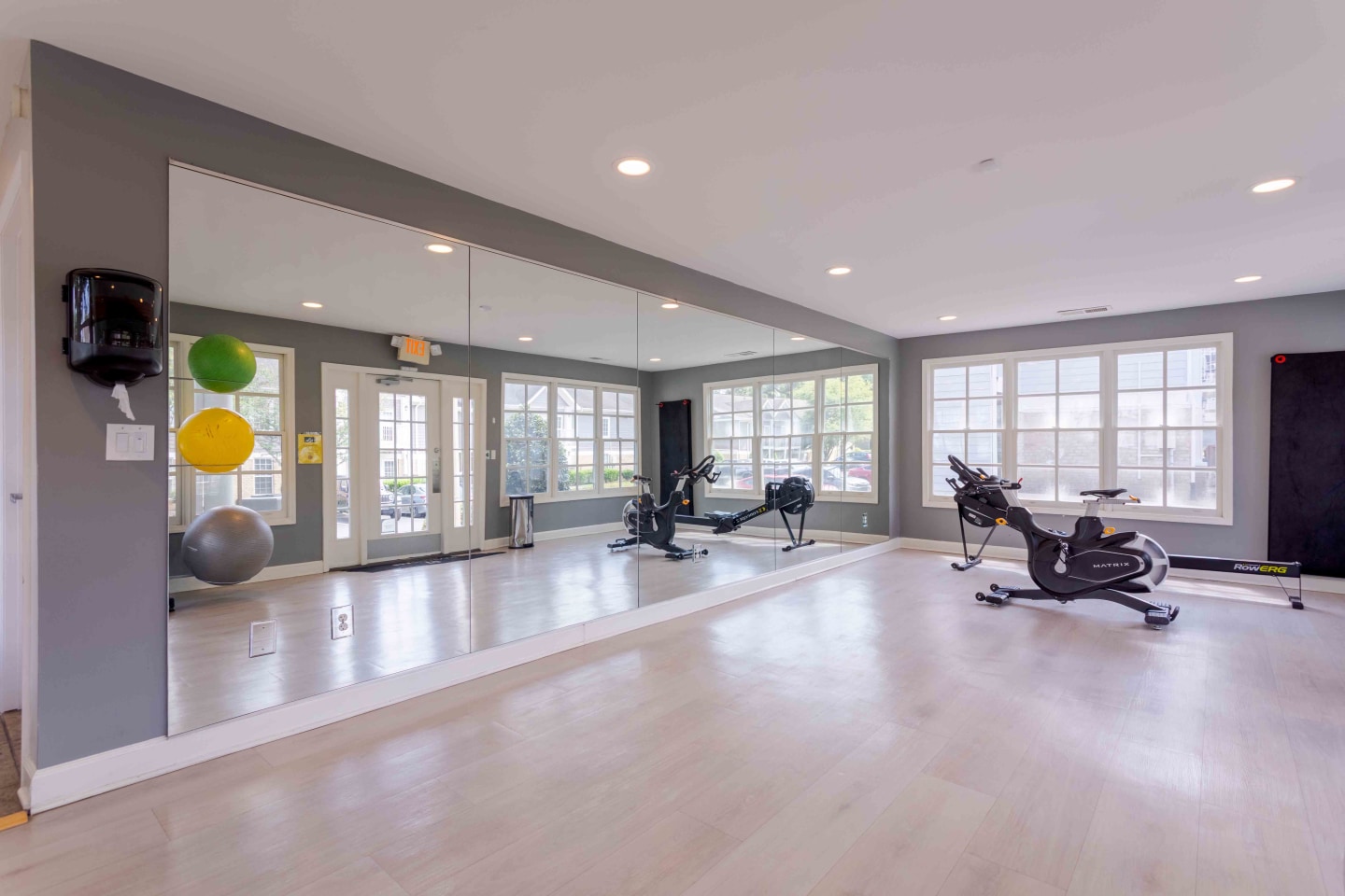 865 Bellevue Image 24