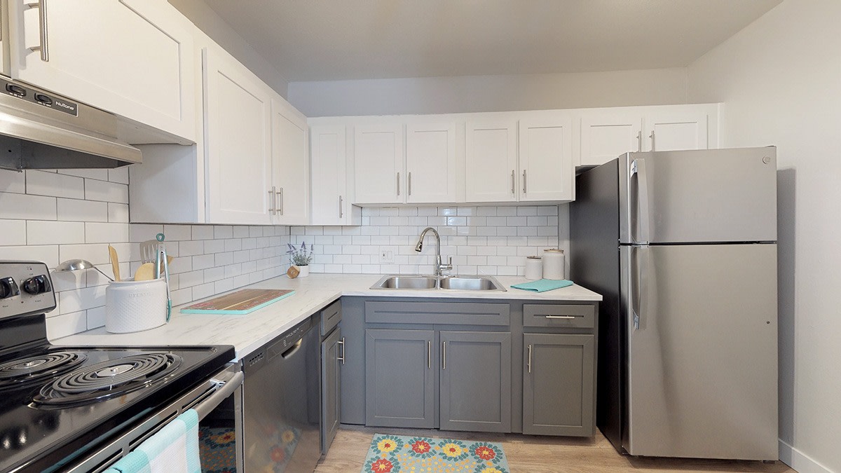 Acoma Square Image 13