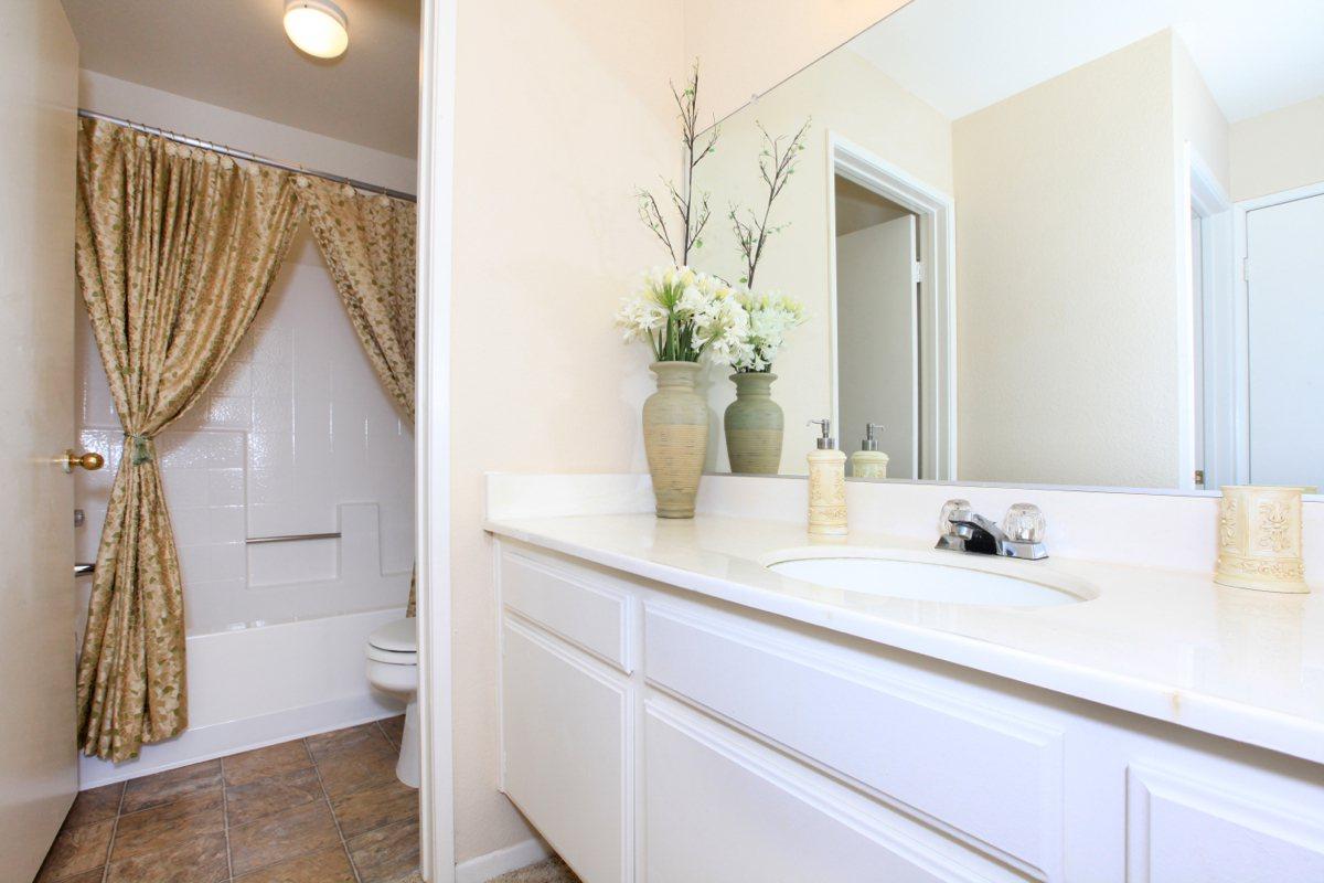 Riverpark apartment homes Image 70