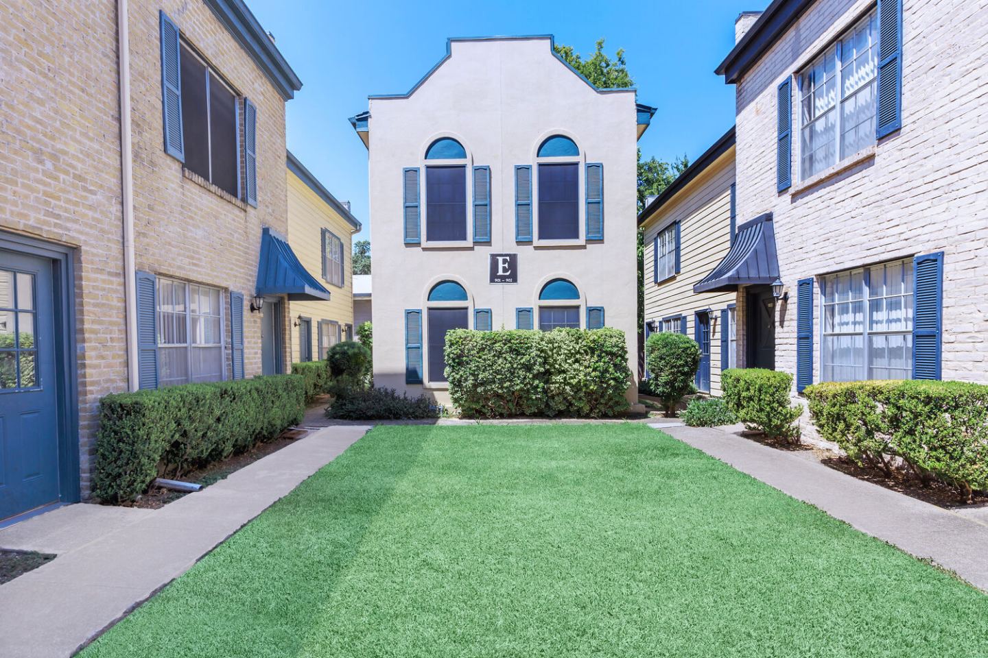 New England Village Apartments Image 15