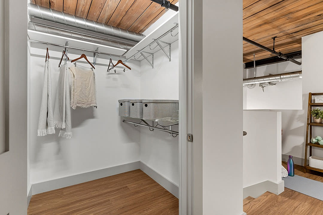 Riverwalk Lofts Image 43