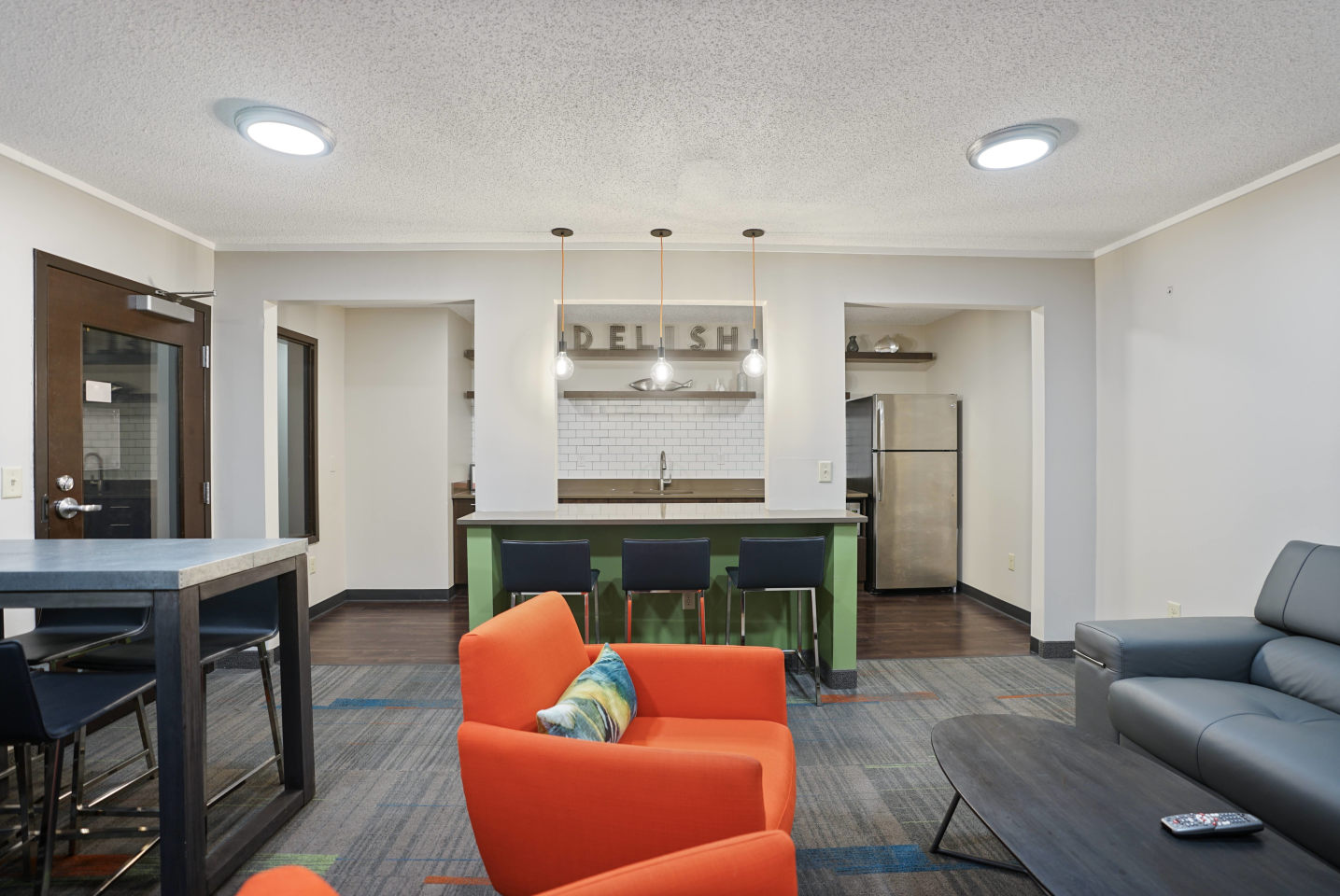 2800 Girard Image 13