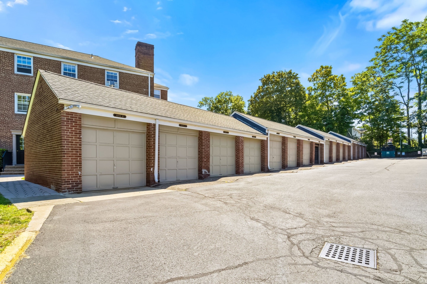 Mary Ann Apts Image 13