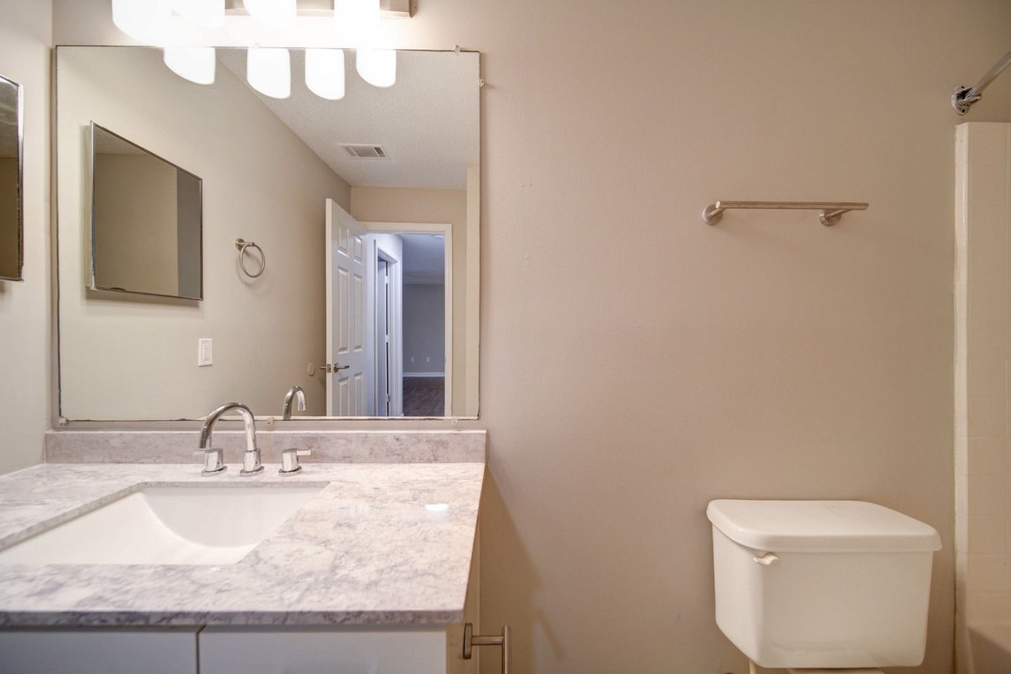 The George Apartments Image 12